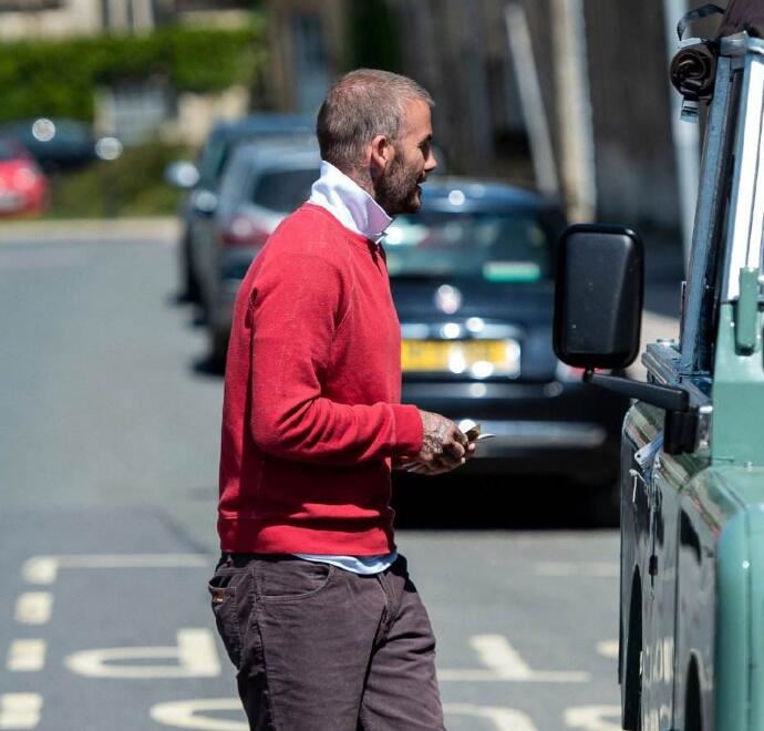 贝克汉姆秃顶近照 贝克汉姆中年危机快秃顶了是怎么回事