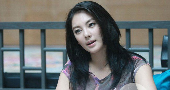 张雨绮露胸​点图片 脱光光的画面澄清不是本人