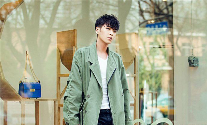 张若昀父母是谁 张若昀家世揭秘