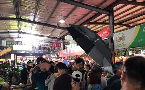 言承旭拍片被围观 发生一幕让人吃惊