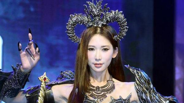 刘雨欣整容了吗 刘雨欣卧蚕比眼睛还大