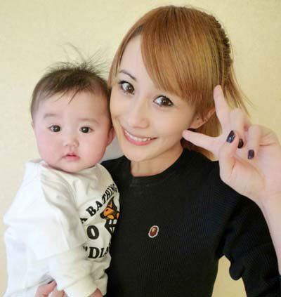 韦雪的孩子是谁的 韦雪去美国生孩子了