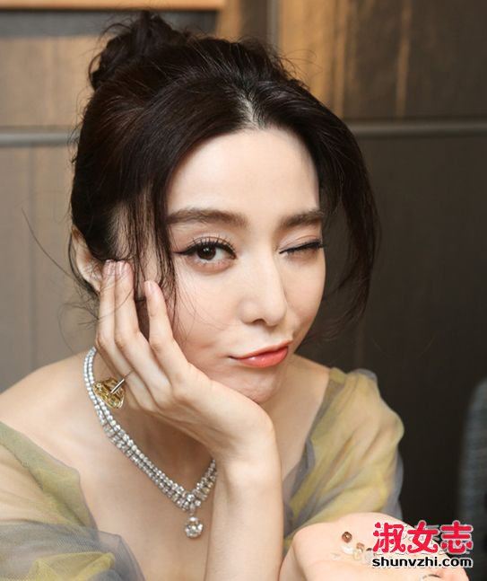 2017年明星流行发型 2017年流行这种“花瓣头”