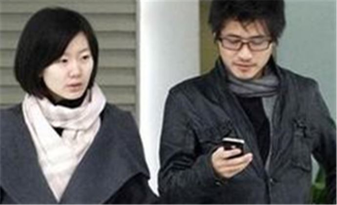 韩寒老婆金丽华照片 夫妻俩怎么认识的有几个孩子