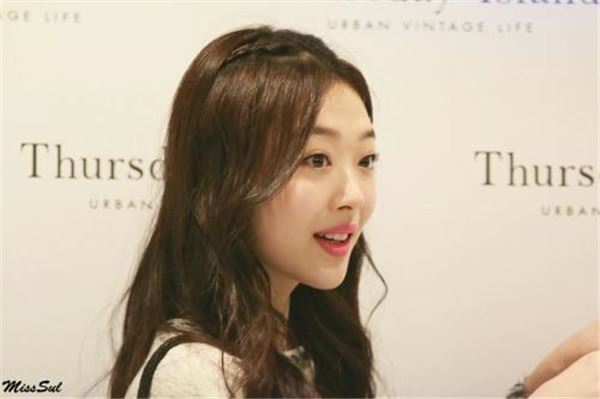 崔雪莉为什么变成这样精神不正常 崔雪莉诡异照片