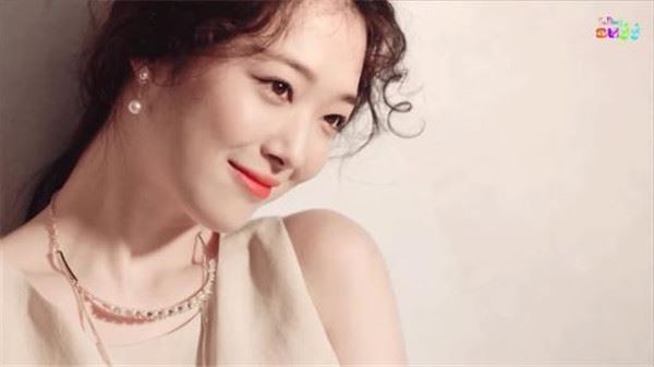 崔雪莉为什么变成这样精神不正常 崔雪莉诡异照片