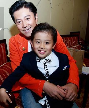 蔡国庆现任妻子照片 蔡国庆为什么那么娘