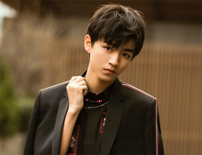 王俊凯结婚照p图 蒋依依和王俊凯结婚照是恶搞？