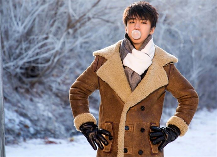 王俊凯结婚照p图 蒋依依和王俊凯结婚照是恶搞？