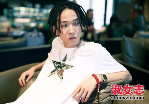 中国有嘻哈tt宣传的歌 中国有嘻哈TT多大了