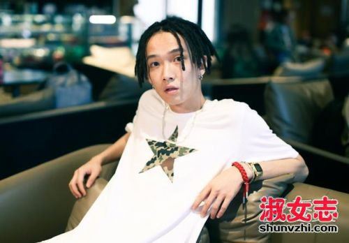 中国有嘻哈tt宣传的歌 中国有嘻哈TT多大了