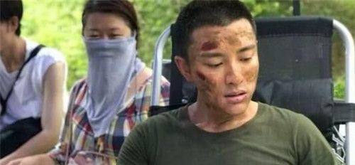  贾乃亮单身生活 李小璐“做头门”两人离婚了吗