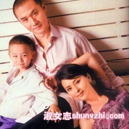 何音老公是谁 何音老公黄志忠和儿子照片