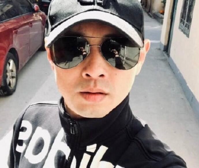 李诞悼念赖宝 李诞悼念昔日好哥们送别他最后一程