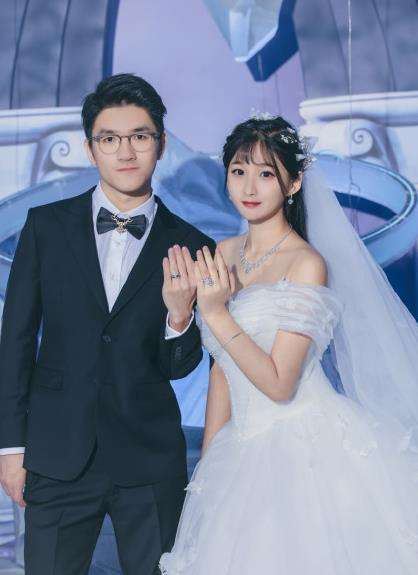 戚蓝尹很有钱 戚蓝尹父母做什么的