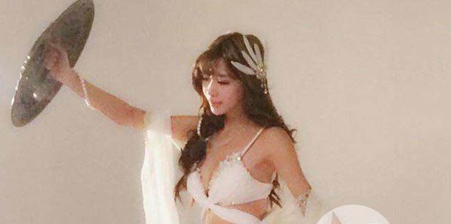 雅典娜爆乳照片 奶力让无数敌人感到绝望