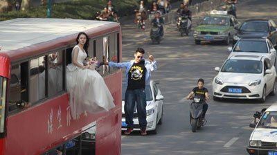 丁丁和张玮亲嘴接吻照 两人在一起了吗