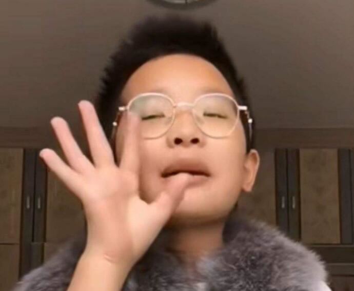 钟美美班主任发声 否认约谈钟美美要求下架视频具体始末