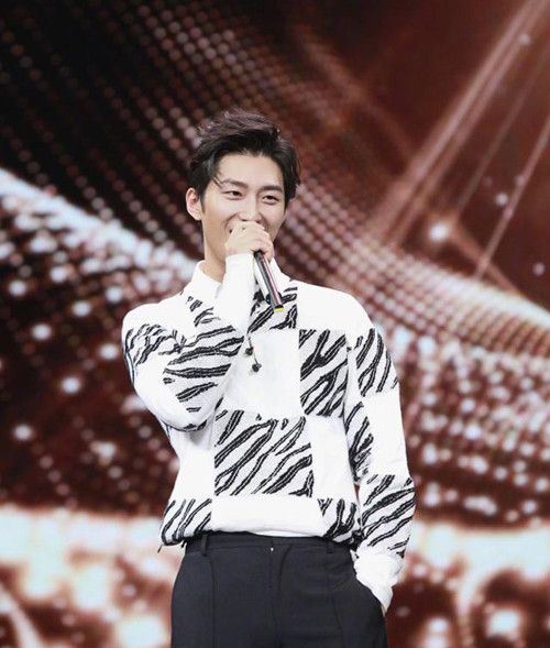 何超莲结婚对象曝光 身份悬殊有点大但缘分颇深