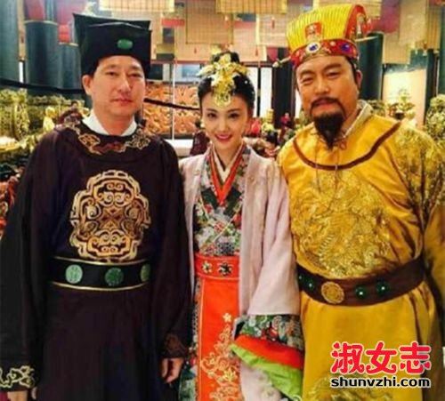 郑爽爸爸干什么的 郑爽家庭背景资料