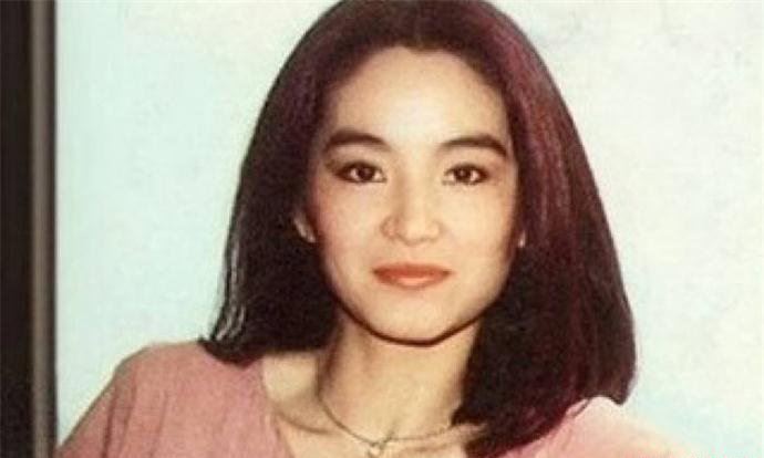 林青霞年轻时美照 林青霞亲吻型男怎么回事