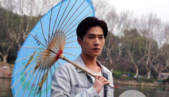  杨洋天天向上激凸图 被“荧屏初吻”的感受