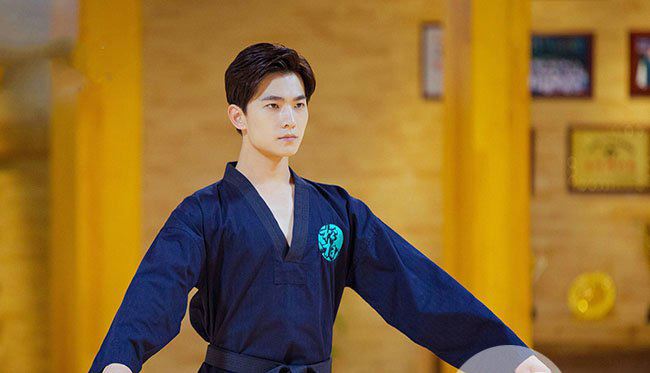  杨洋天天向上激凸图 被“荧屏初吻”的感受