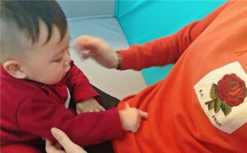 胡杏儿鼻子变大 忠实粉丝鼻子大生儿子