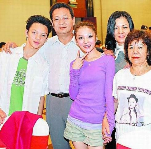 张韶涵家丑真相揭秘 张韶涵的家庭情况
