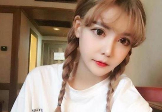 韩安冉以前长什么样 韩安冉家里做什么的