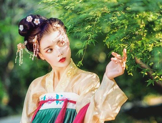 韩安冉以前长什么样 韩安冉家里做什么的