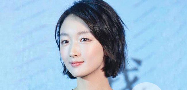 周冬雨双眼皮是割的吗 周冬雨割双眼皮前后对比