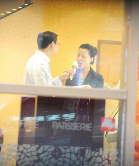 董卿老公黄辉简历照片 董卿和黄辉怎么认识的