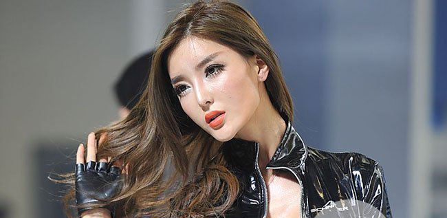 李颖芝全婐艺术照 为求名甘愿“挺身而出”