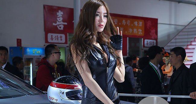 李颖芝全婐艺术照 为求名甘愿“挺身而出”