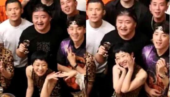 刘欢办豹纹派对 妻子和女儿都罕见出镜