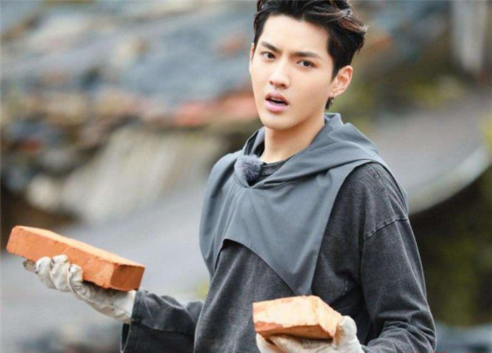 吴亦凡妈妈资料照片 一个人带着吴亦凡加拿大长大