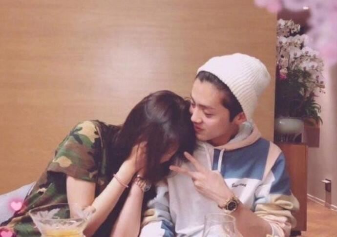 关晓彤探班鹿晗 画面曝光关晓彤鹿晗简直太甜蜜了