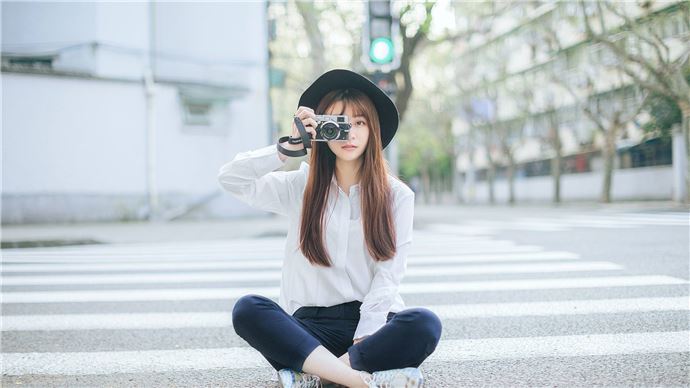 闺蜜男朋友很高大帅气 半夜看闺蜜和男朋友做