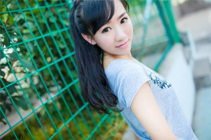 闺蜜男朋友很高大帅气 半夜看闺蜜和男朋友做