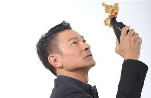 刘德华确诊流感 57岁的刘德华演唱会尽力了