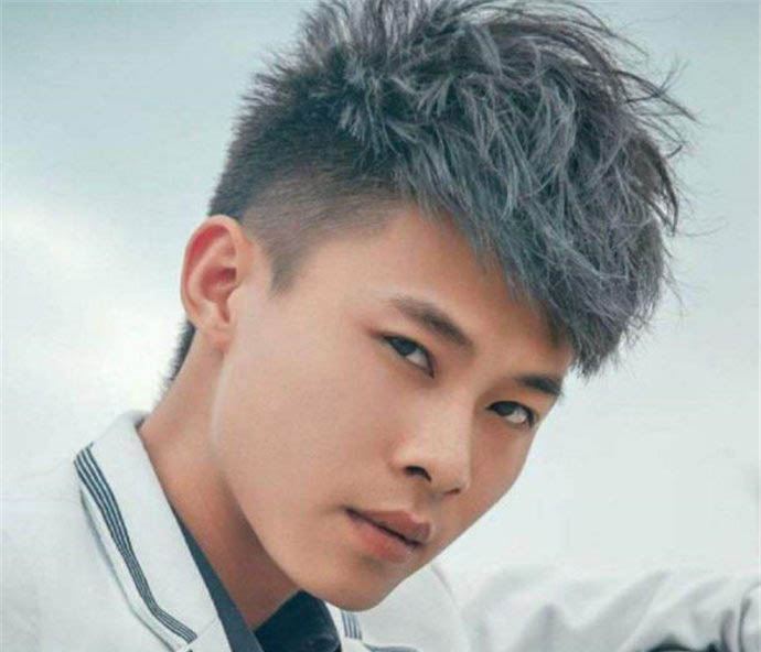 广西网红许华升资料学历 许华升公司是干什么的