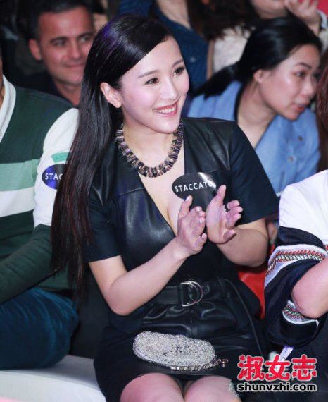 倪妮景甜走光照大全 女明星走光露点图片