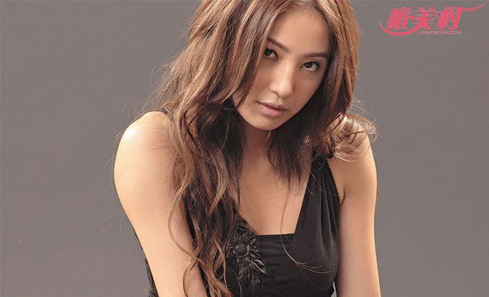 郑希怡怎么不红 郑希怡空中裤子被扯掉图片