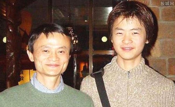 马云妻子儿子的相片 马云的家庭情况