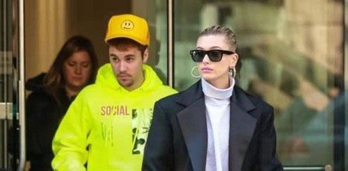 比伯晒与爱妻合照 大中午的吃狗粮