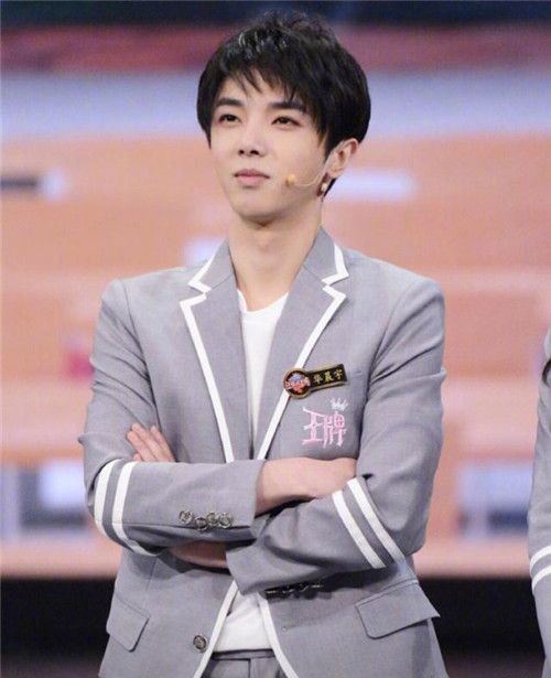  华晨宇前女友万芙伽照片 女方长相清秀身材高挑