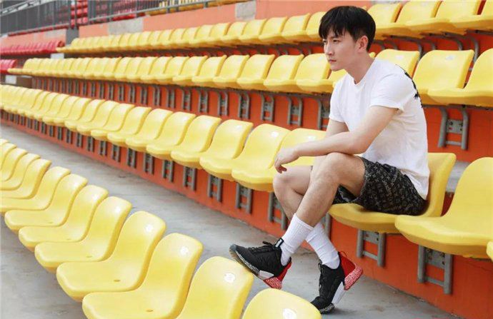 李俊墨肌肉照 李俊墨的个人资料背景