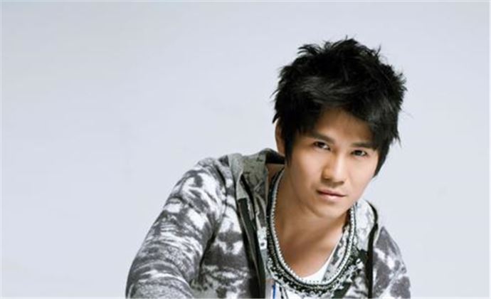 曹格什么时候离的婚 和老婆吴速玲离婚是真的吗