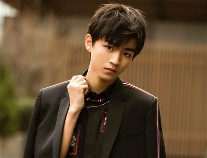 石翔和王俊凯什么关系 王俊凯怎么认识石翔的